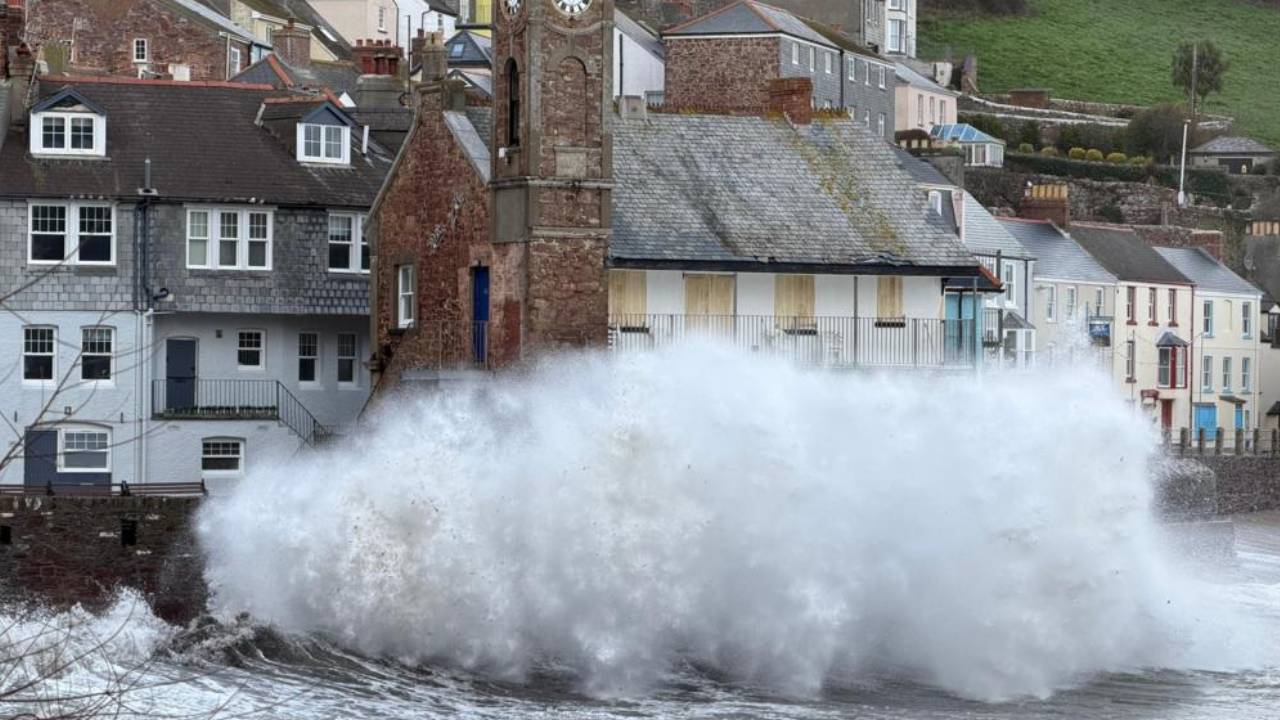 Storm Chandra නිසා එංගලන්තයේ ජන ජීවිතයට බාධා