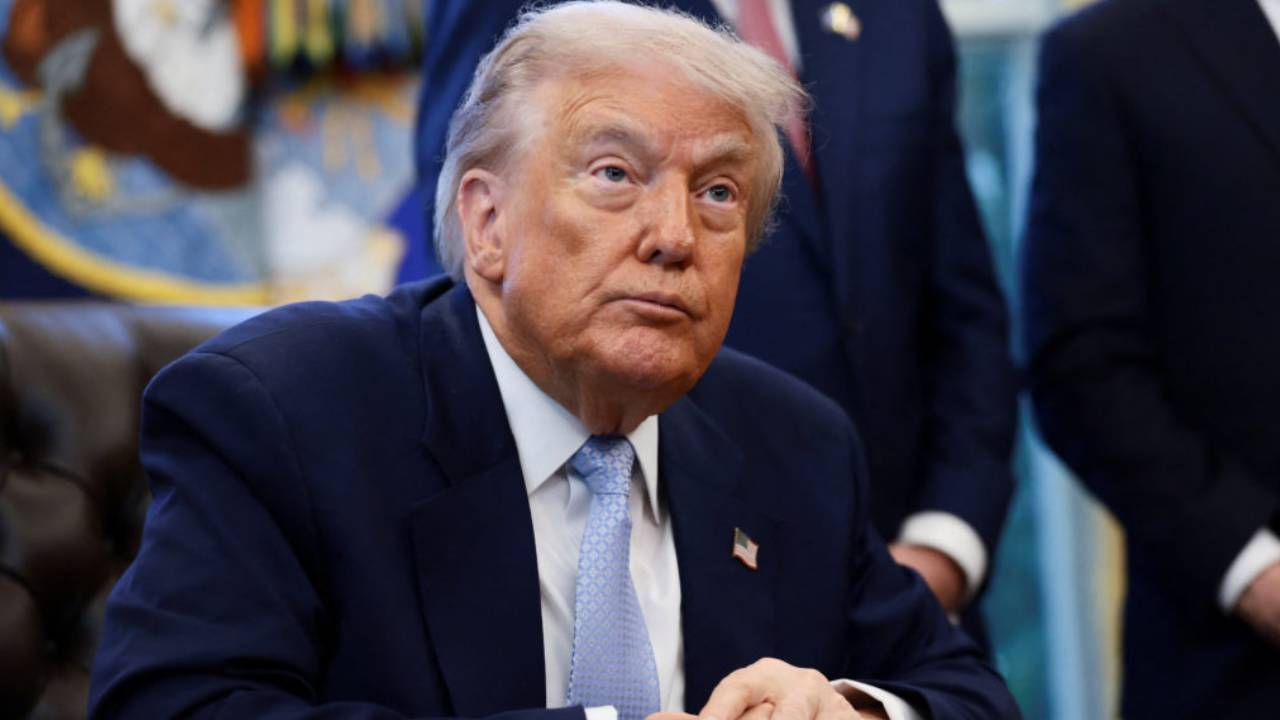 Featured image for ඉරානය සමග වෙළෙඳාම් කරන රටවලට ට්‍රම්ප්ගෙන් අමතර තීරු බද්දක්